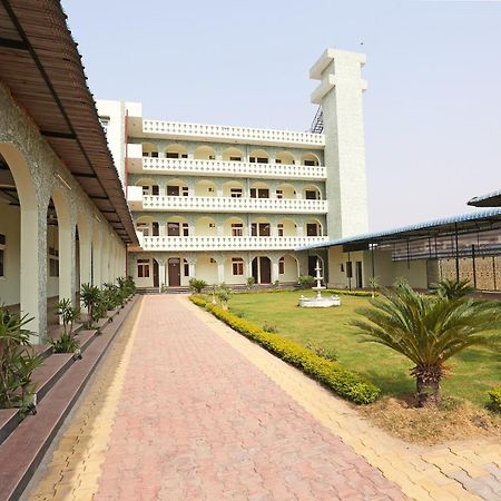 Hotel O Radhika Resort Kota  Ngoại thất bức ảnh